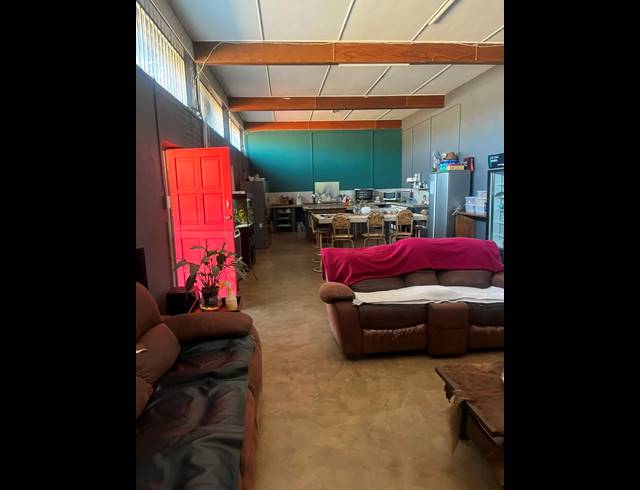 M² WORKSHOP FOR SALE IN GLEN HARVIE